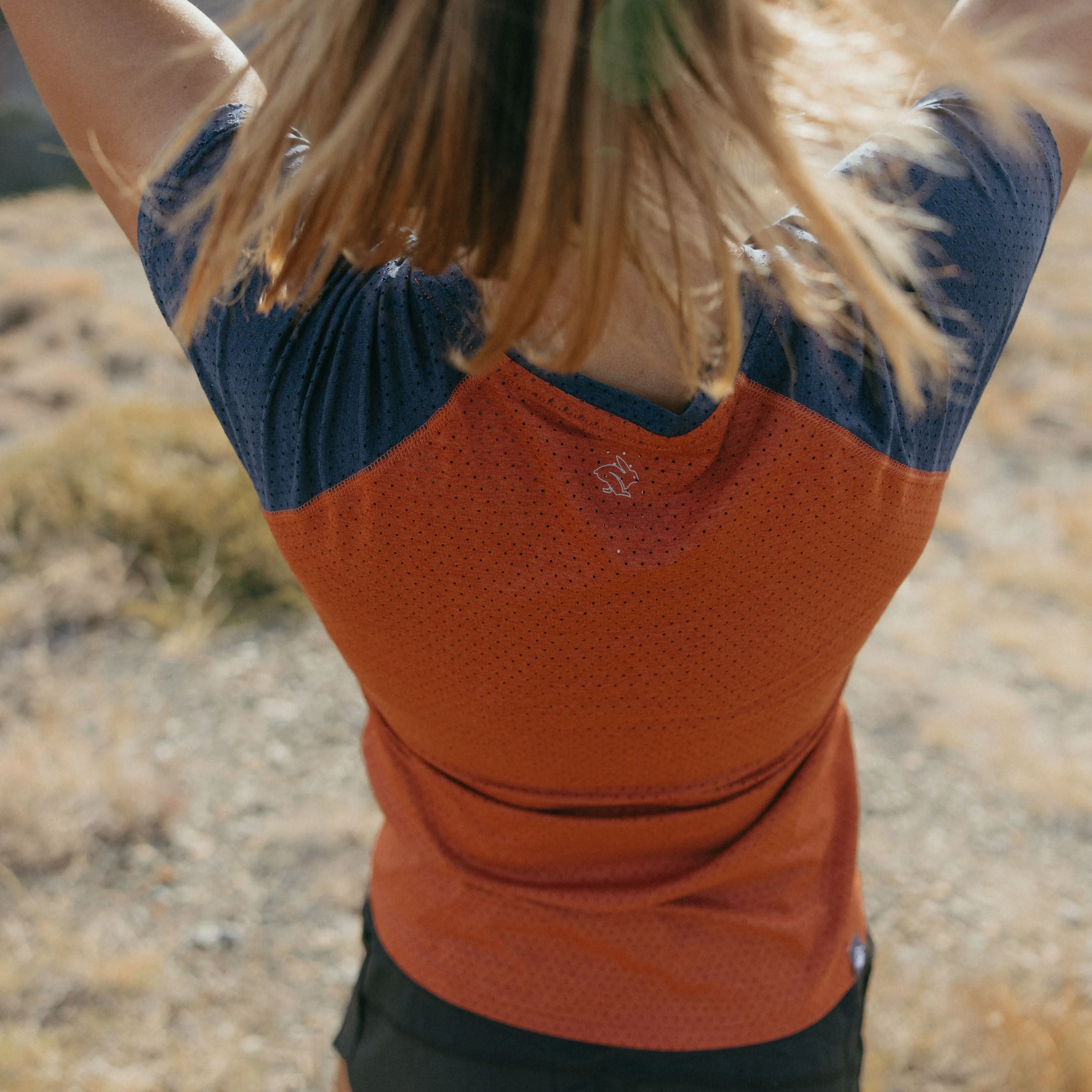 rabbit EZ Tee Perf Trail | Burnt Brick | Womens