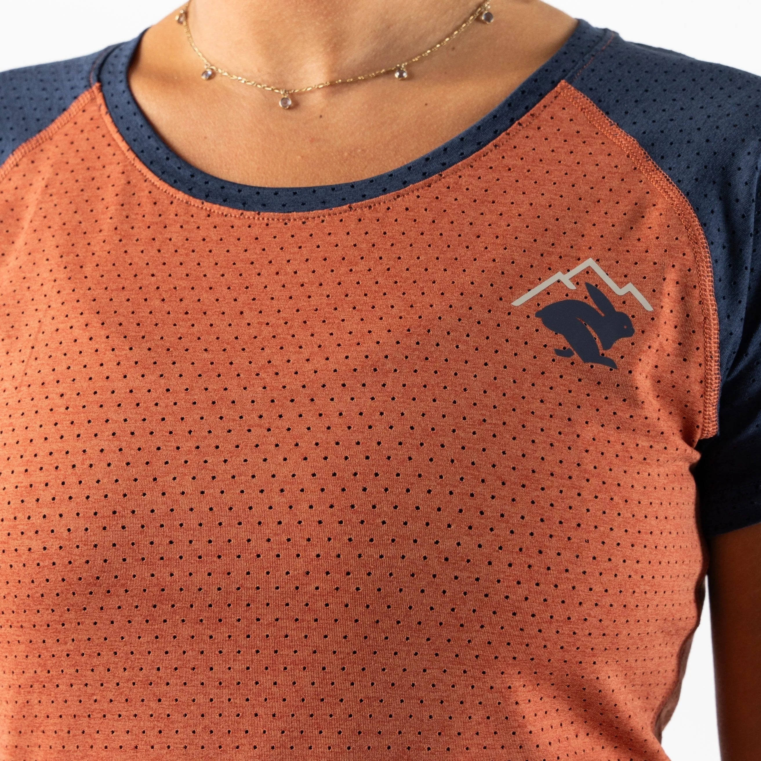 rabbit EZ Tee Perf Trail | Burnt Brick | Womens